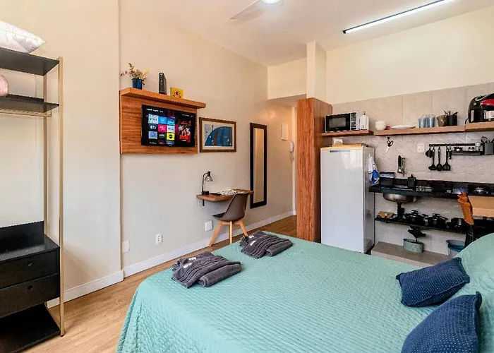 Copacabana -Praia- Rua Santa Clara Rio de Janeiro